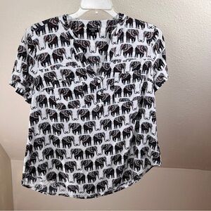 TORRID HARPER Size 00 Elrphant print ¼ Button Pullover Top. Breast pocket